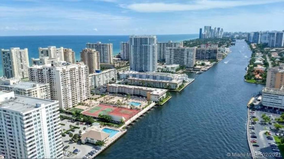Stunning Penthouse Suite Waterfront 2Bd 2Ba Халландейл-Бич Экстерьер фото