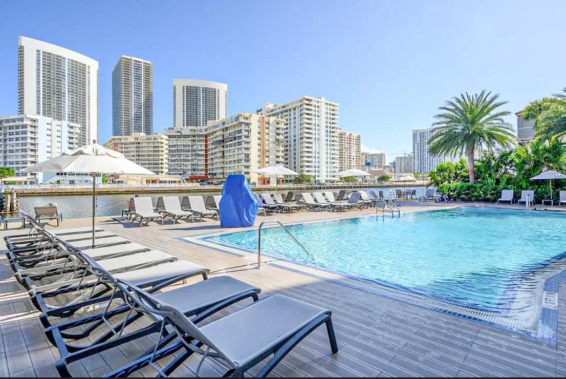 Stunning Penthouse Suite Waterfront 2Bd 2Ba Халландейл-Бич Экстерьер фото
